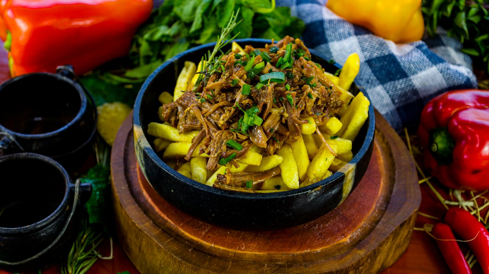 Batata frita com Pulled Pork ou Brisket
